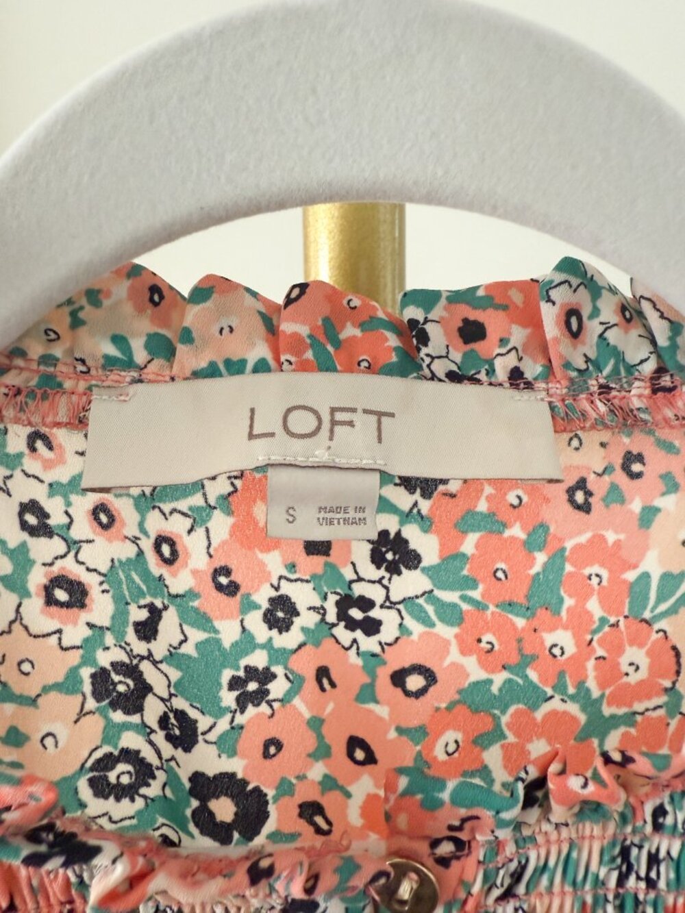 LOFT Smocked Ditsy Floral Blouse | Flutter Sleeve | Ruffle Neck | Size S - Picture 3 of 10